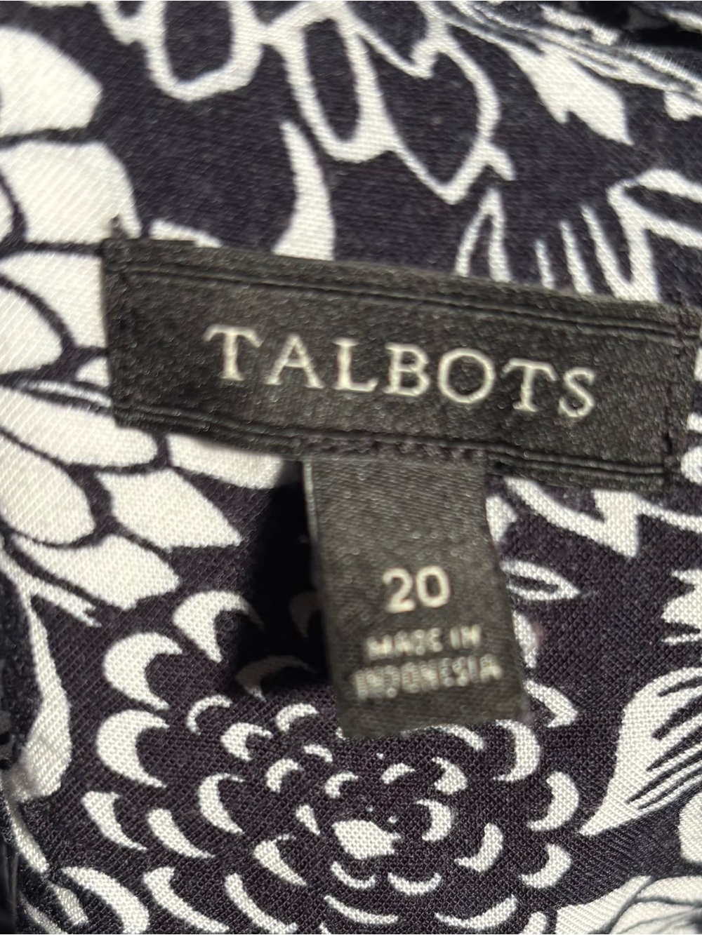 Talbots midi dress Women’s Black & White Floral Sleeveless V-Neck maxi dress - Picture 3 of 3
